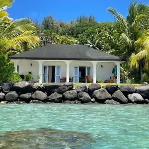 Waterfront Paradise 2 Br; Stunning Sunsets Holiday home